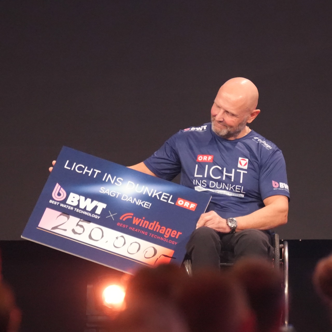 BWT and Windhager donate 250.000 € at Licht ins Dunkel Gala (Copyright: ORF/Roman Zach-Kiesling)